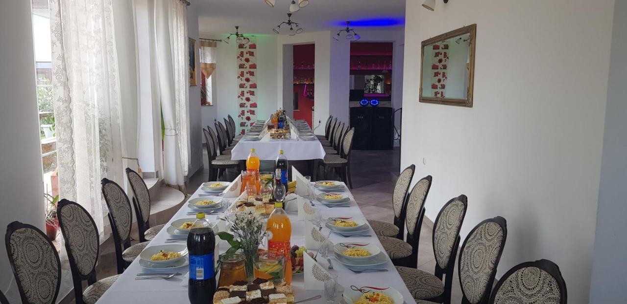 Potok 5 Hotel Zloczew Buitenkant foto