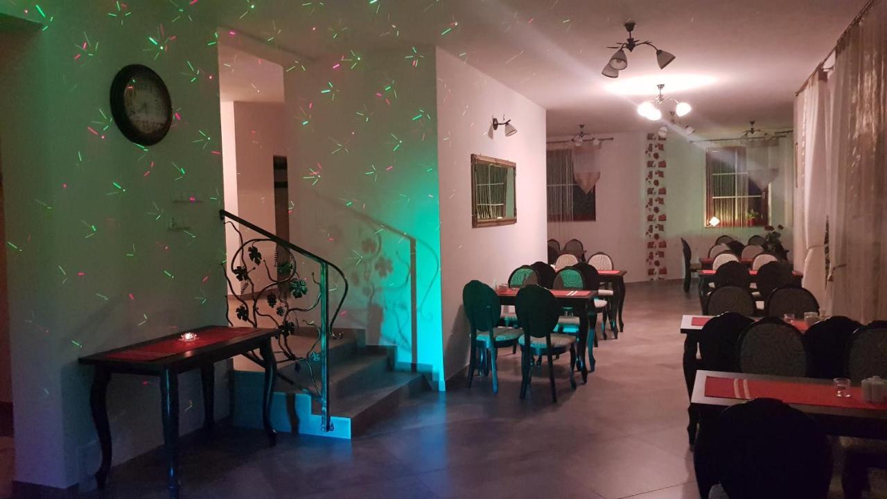 Potok 5 Hotel Zloczew Buitenkant foto