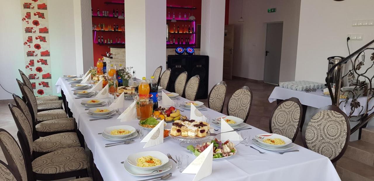 Potok 5 Hotel Zloczew Buitenkant foto