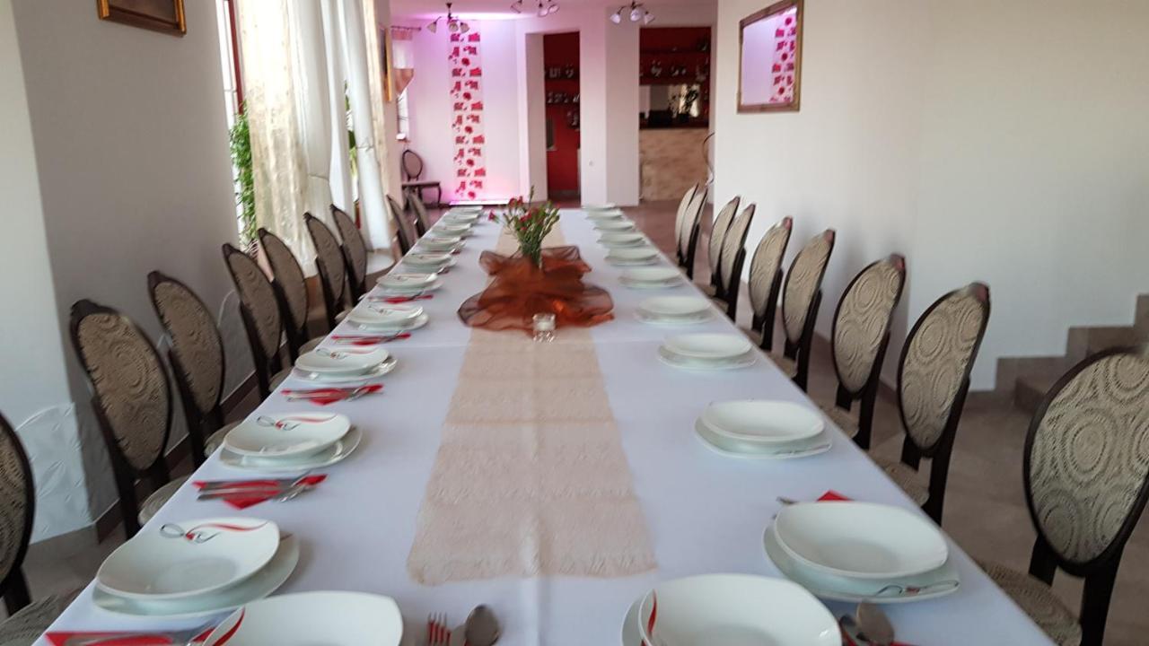 Potok 5 Hotel Zloczew Buitenkant foto
