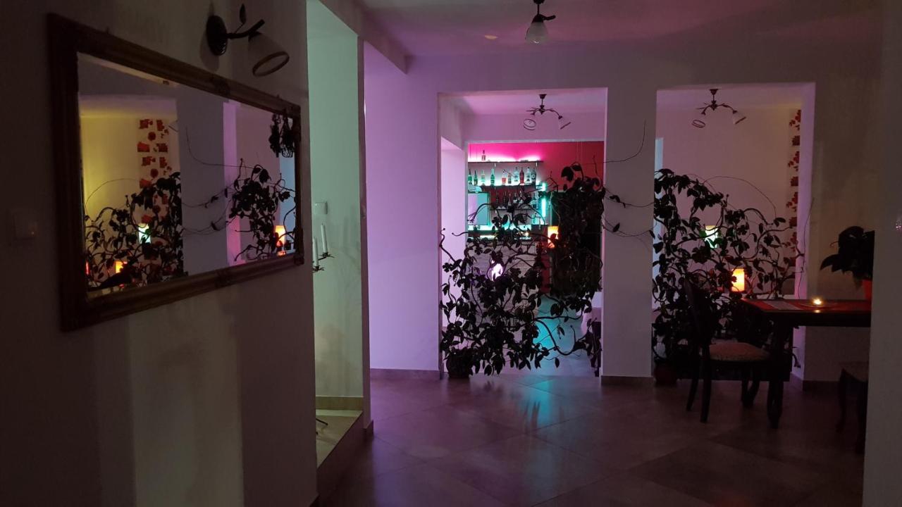 Potok 5 Hotel Zloczew Buitenkant foto