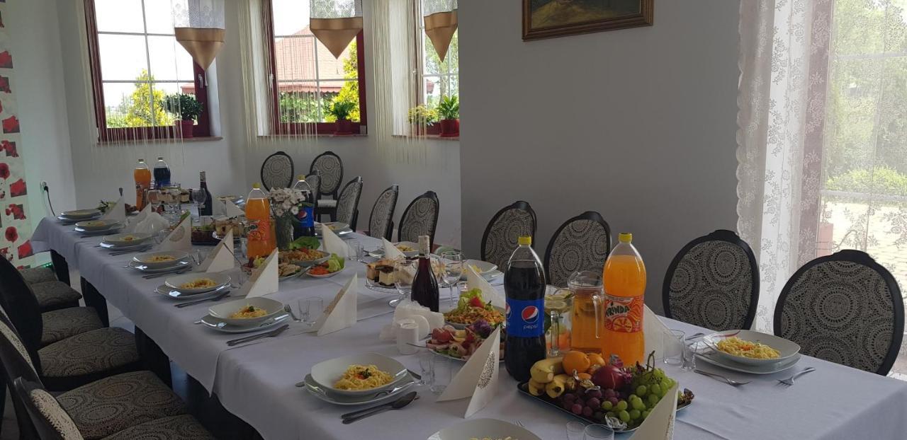 Potok 5 Hotel Zloczew Buitenkant foto