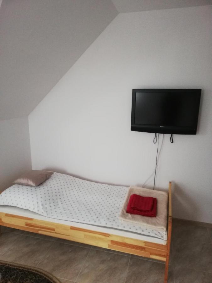 Potok 5 Hotel Zloczew Buitenkant foto