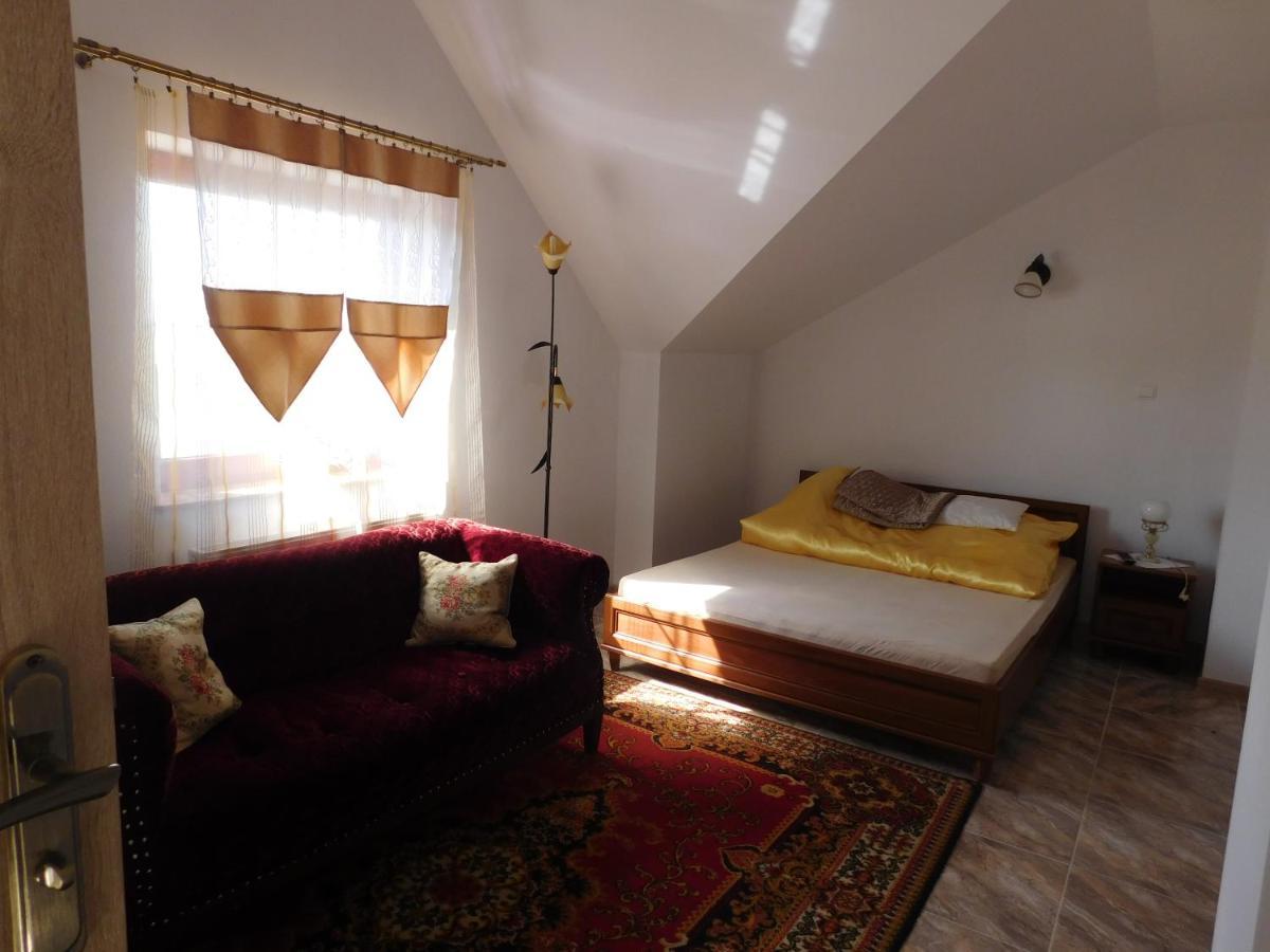 Potok 5 Hotel Zloczew Buitenkant foto