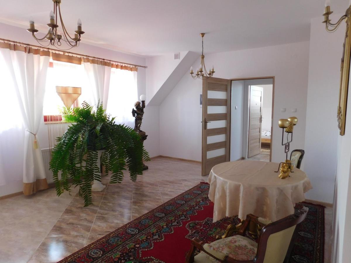 Potok 5 Hotel Zloczew Buitenkant foto