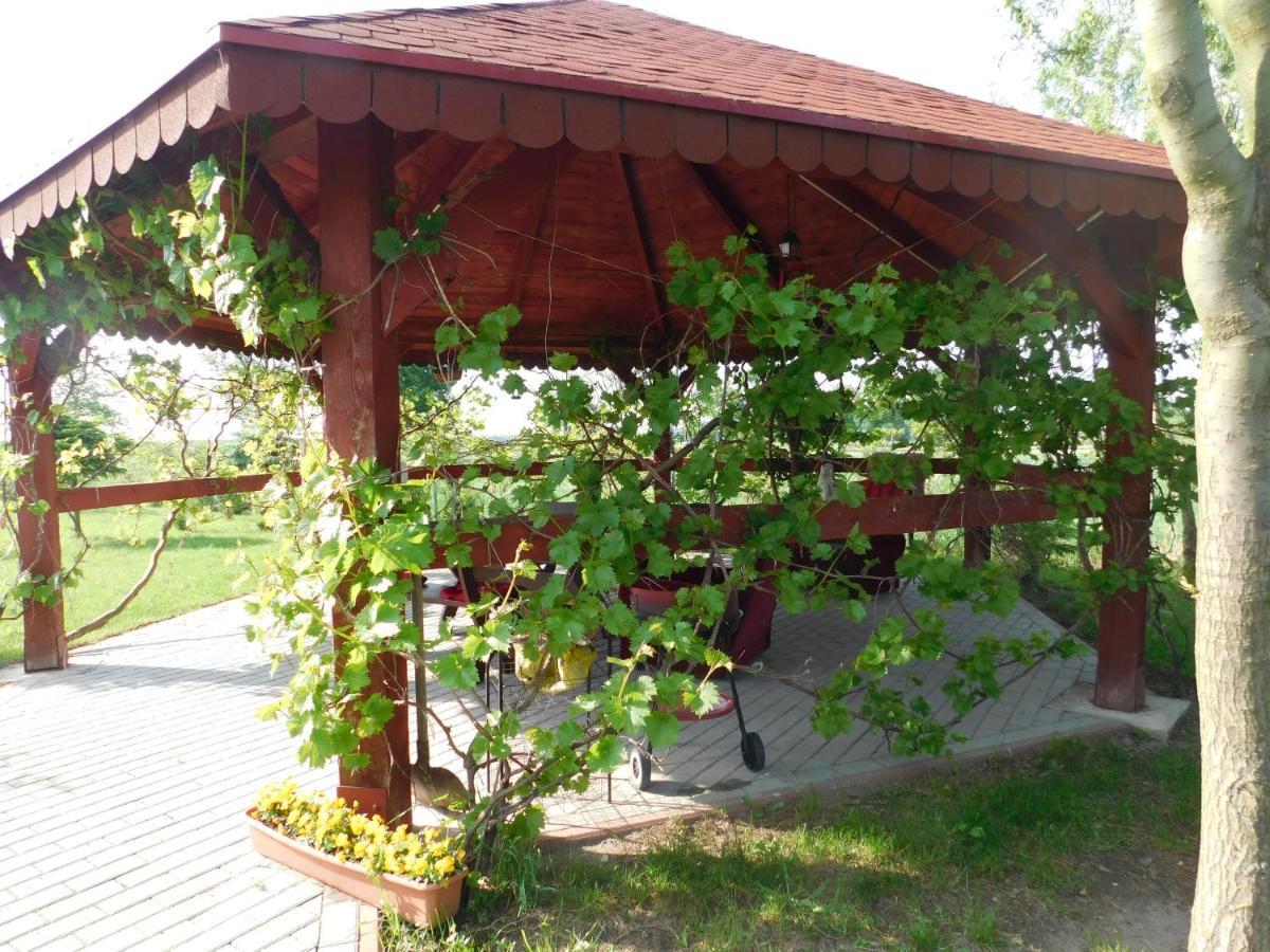 Potok 5 Hotel Zloczew Buitenkant foto